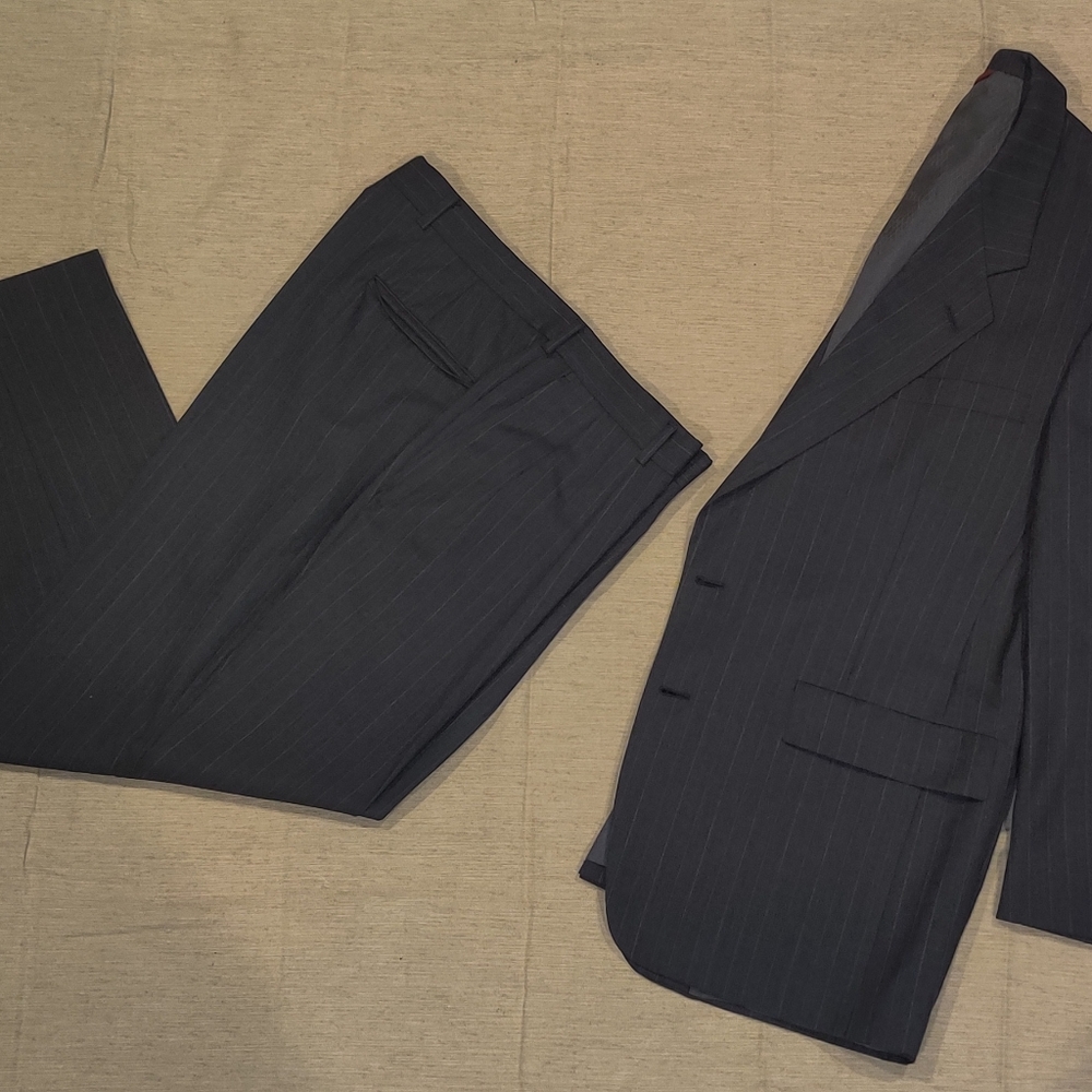 Men's Hart Schaffner Dark Gray Suit w Pinstripes